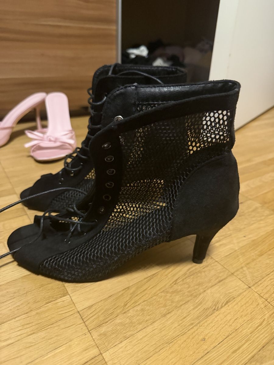 Scarpe da donna: Schwarze Tanz-Stiefeletten mit Absatz  – Nuovo e nell'imballaggio originale da Kilchberg ZH venduto da ari_28gp 1