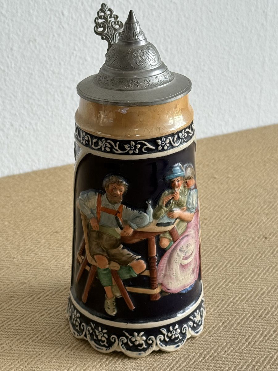 Carillon: Alter Schweizer Bierkrug Humpen mit Spieldose Musikdose – Usato da Konolfingen venduto da petzipetz 1