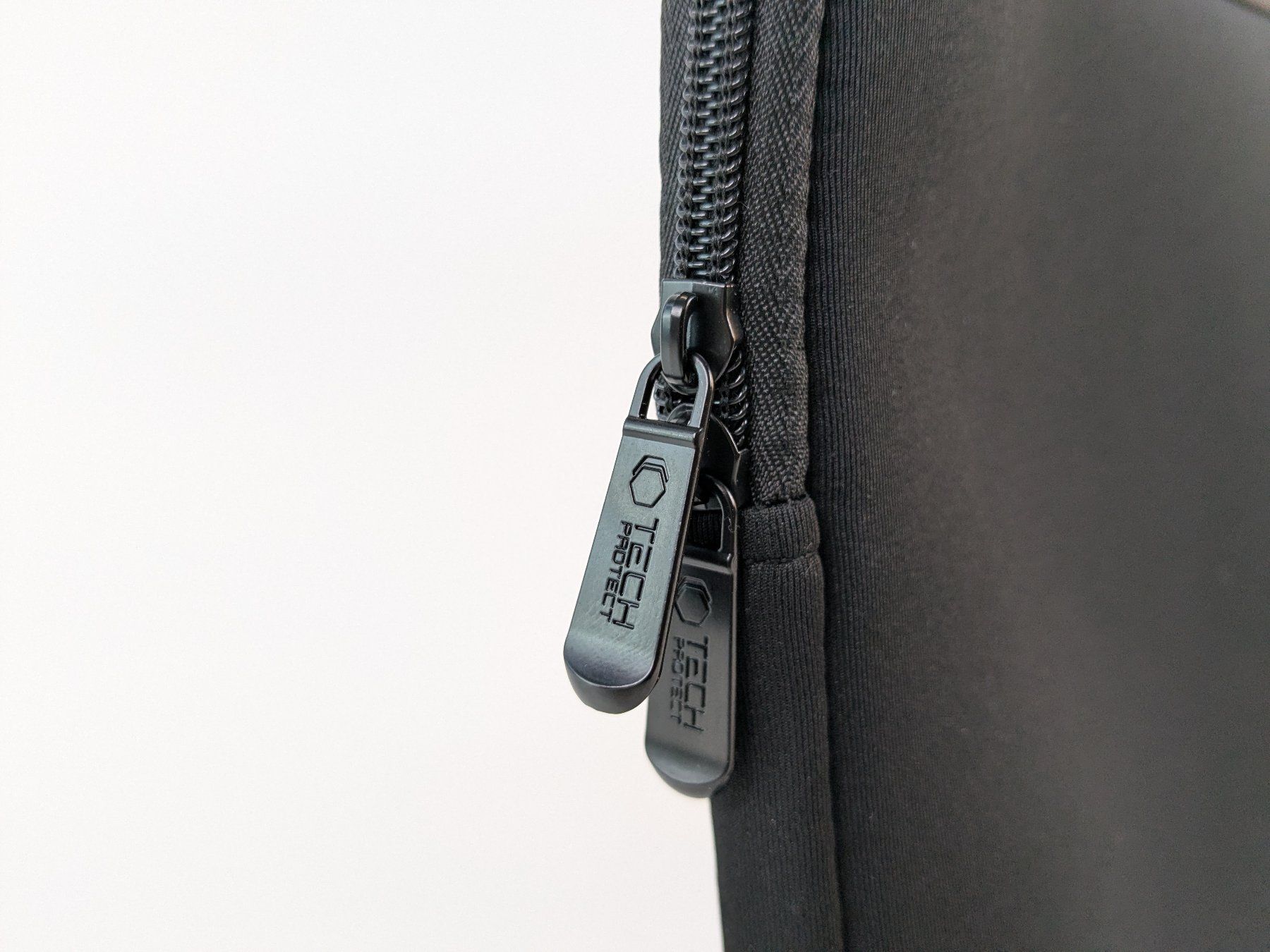 Covers & Borse: TECH-PROTECT Neopren Schutzhülle 13" – Nuovo (secondo la descrizione) da Dintikon venduto da Restwert_Dintikon 1