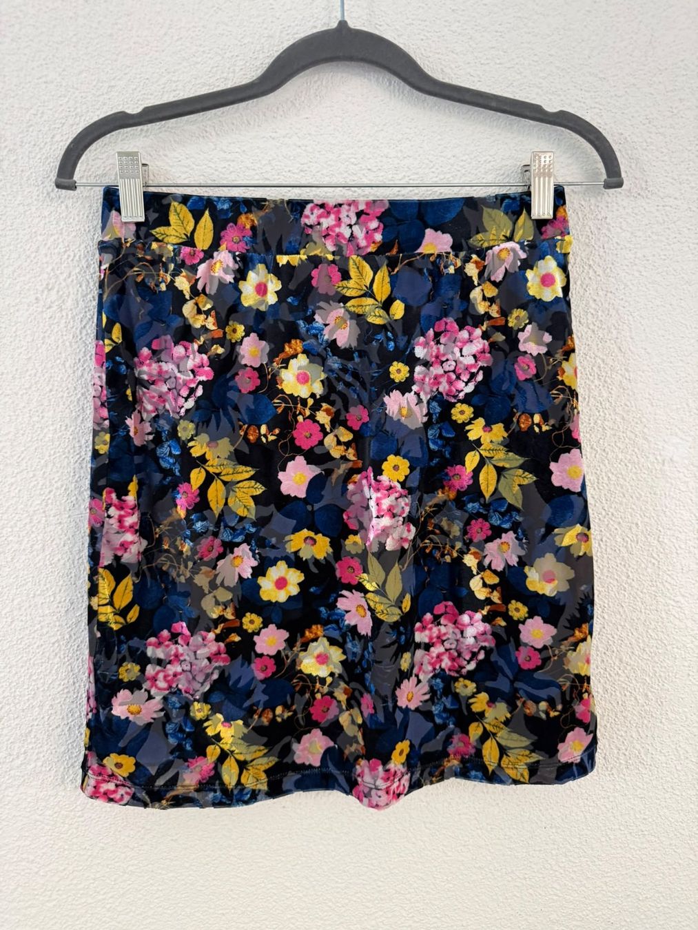 Vero Moda Jupes: Elastischer Rock mit Blumenmuster Gr. M, farbenfroh & bequem – D'occasion à Neerach par Meli_sara