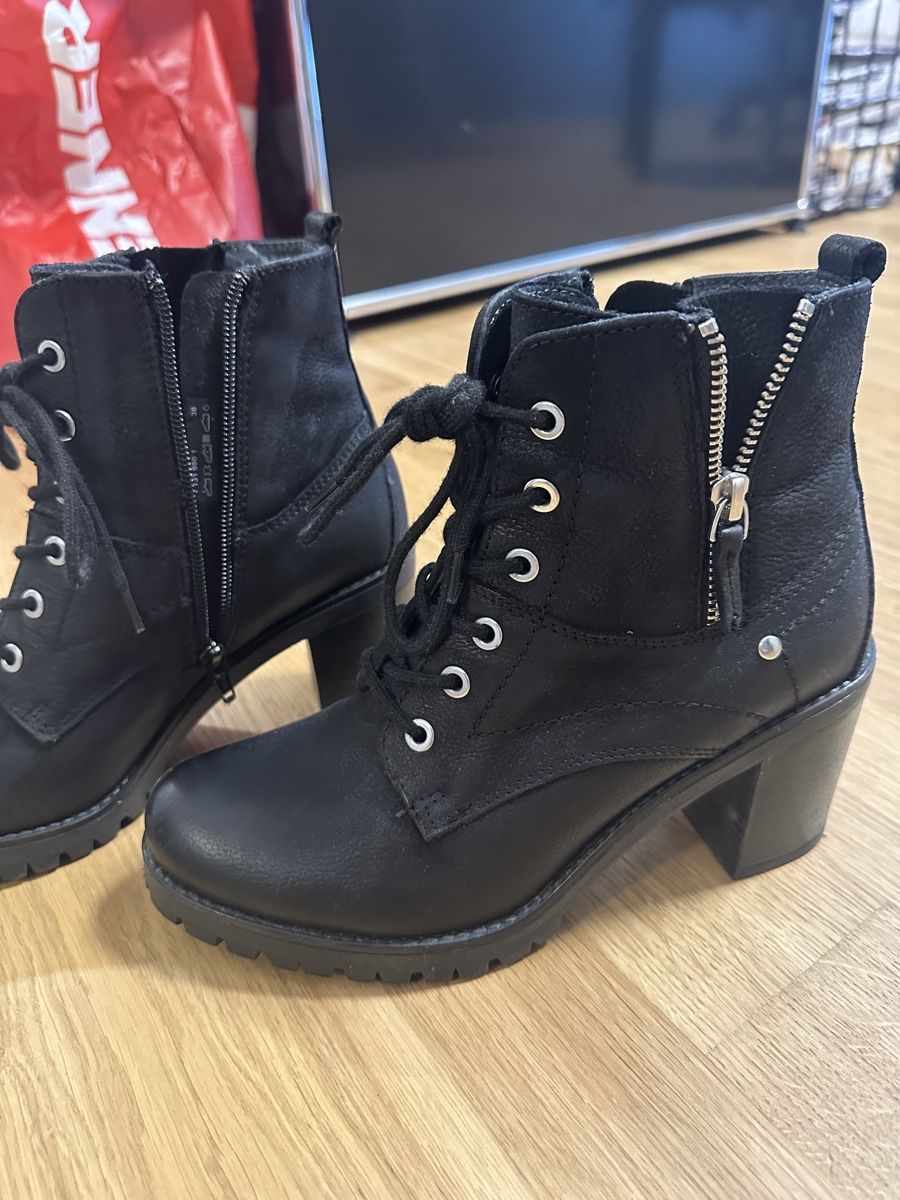 Scarpe da donna: Schwarze Stiefeletten, Grösse 38 – Usato da Lufingen venduto da ott_r59k