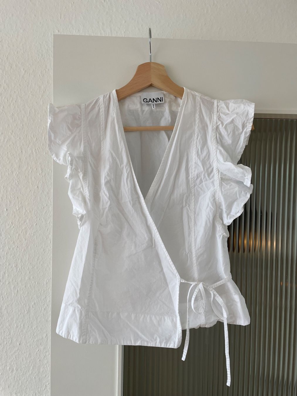 Ganni Camicette: Wickelbluse Ganni - S/36 – Usato da Basel venduto da opeppa