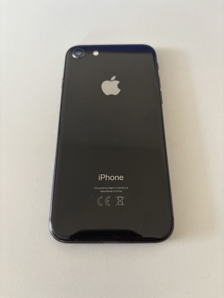 Apple Portables: Iphone 8 - 64GB Schwarz 100% Batterie – D'occasion à Zürich par tom_b759 1