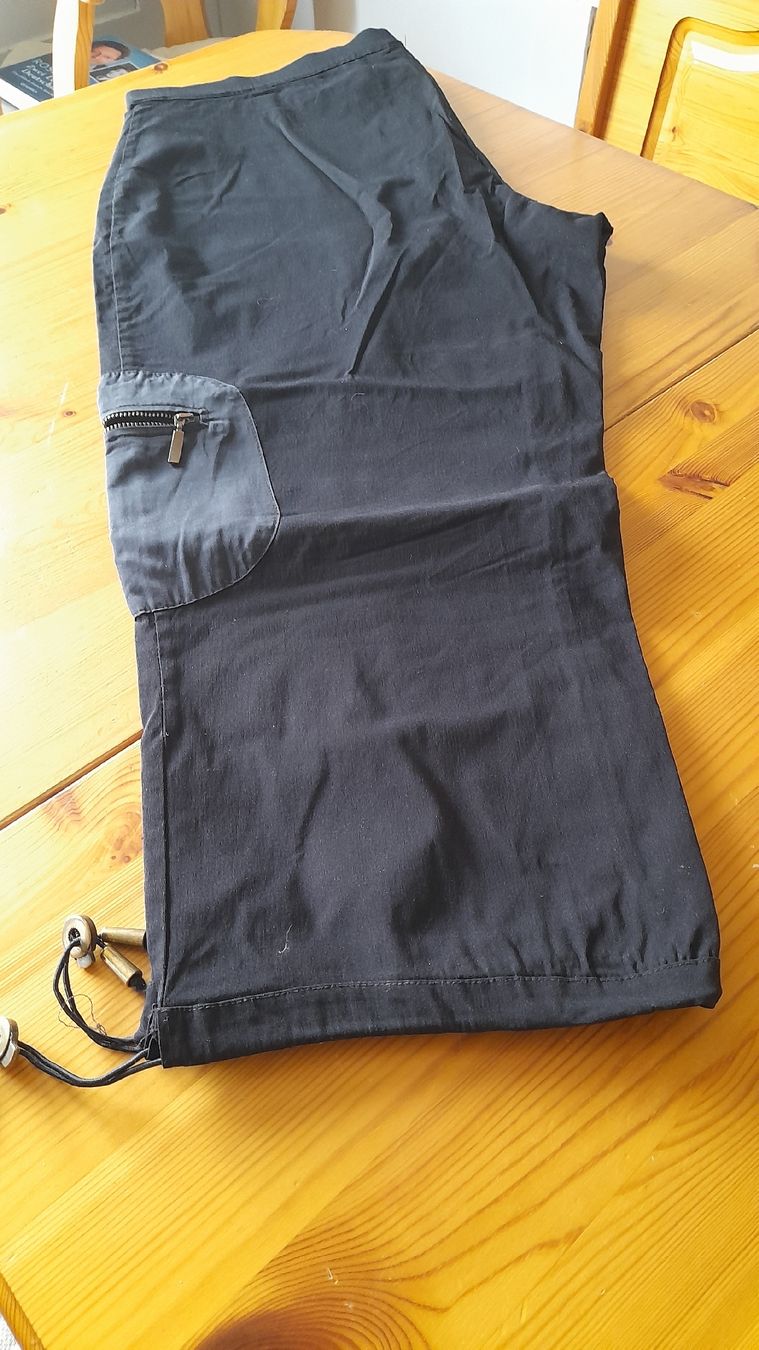 Pantaloni: Sommerhosen 3/4 Lang. Gr. 54/ Size 7 – Usato da Nesslau venduto da Churfirsten08 2