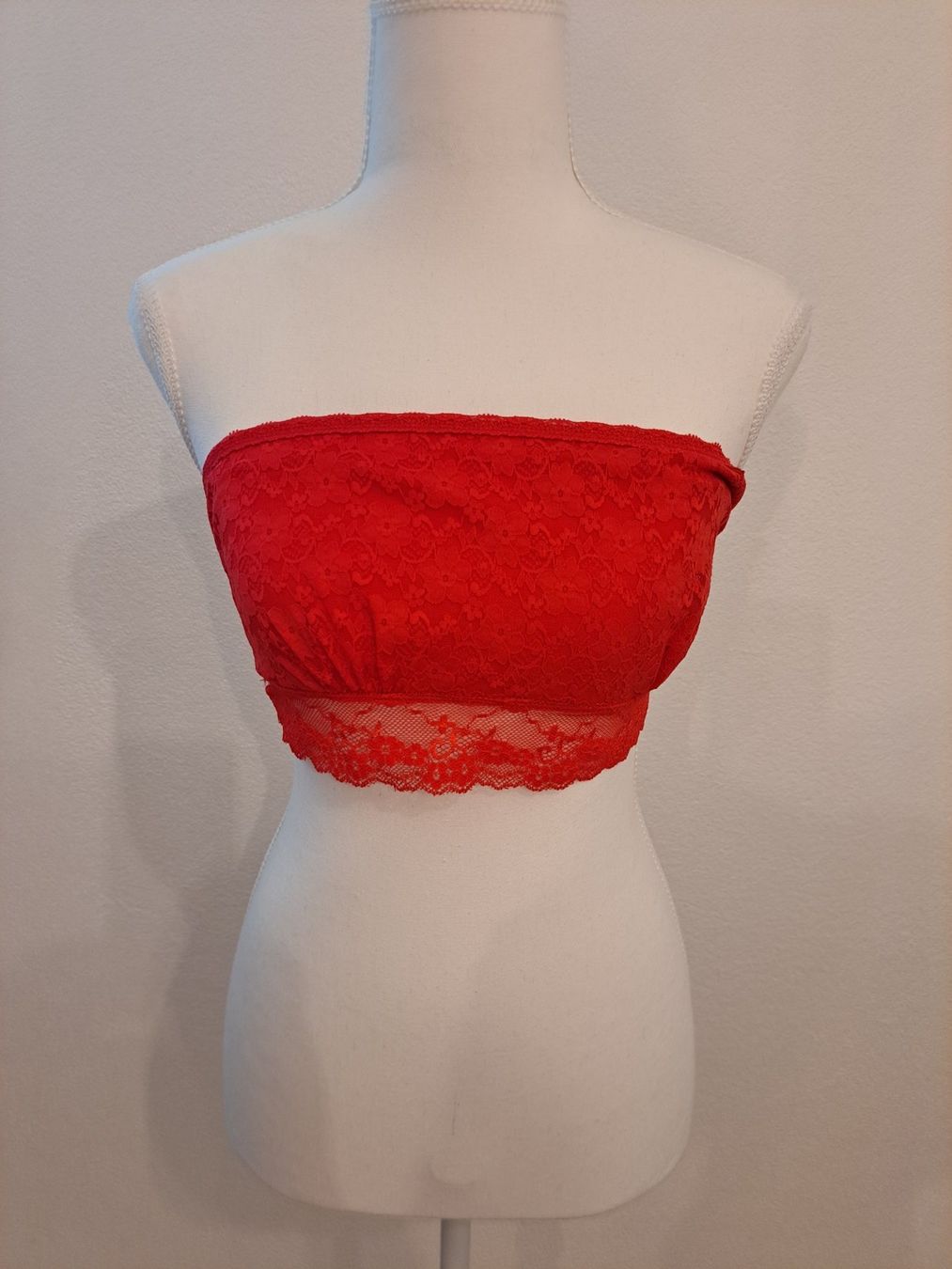 Altra biancheria intima: Bandeau-Top mit Spitzen, Grösse L, Rot – Nuovo (secondo la descrizione) da La Neuveville venduto da Vestiaire_2011