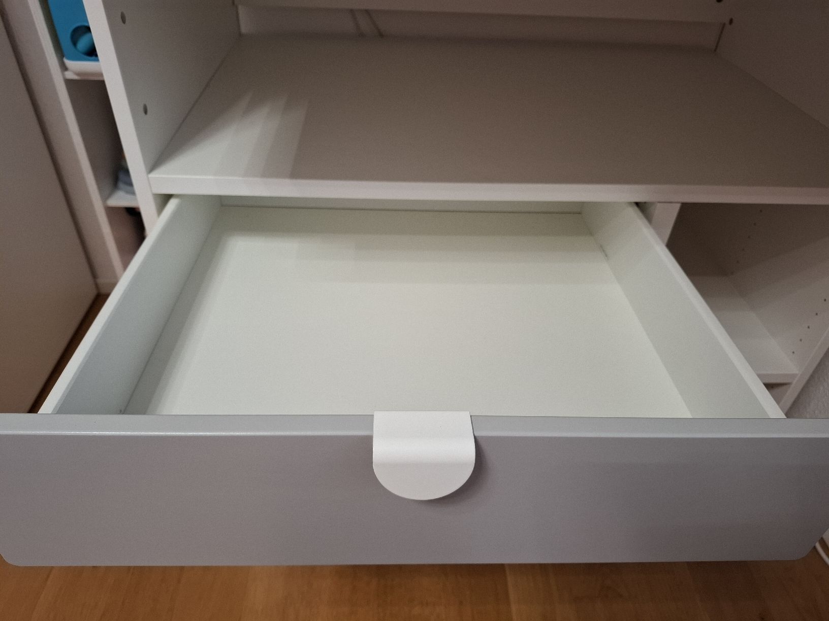 Ikea Wickeltisch & Zubehör: Ikea Smastad Wickelkommode – Gebraucht aus Schneisingen von Nique12 2