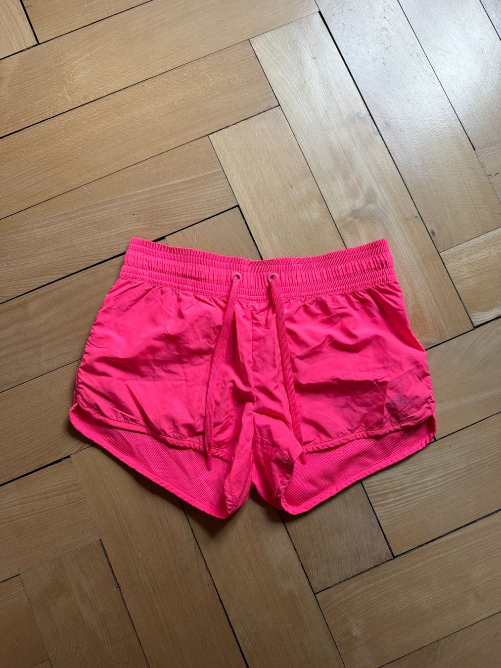 H&M Pantaloni: Sport Shorts neonpink 36 – Usato da Zürich venduto da Diazaio