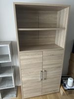 Bücherregal mit Stauraum