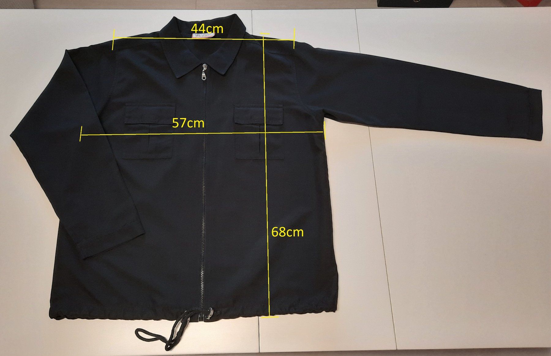Lots de vêtements: Jeans & 3 Oberteile Grösse 40/42  L – D'occasion à Einigen par Pretorius66 9