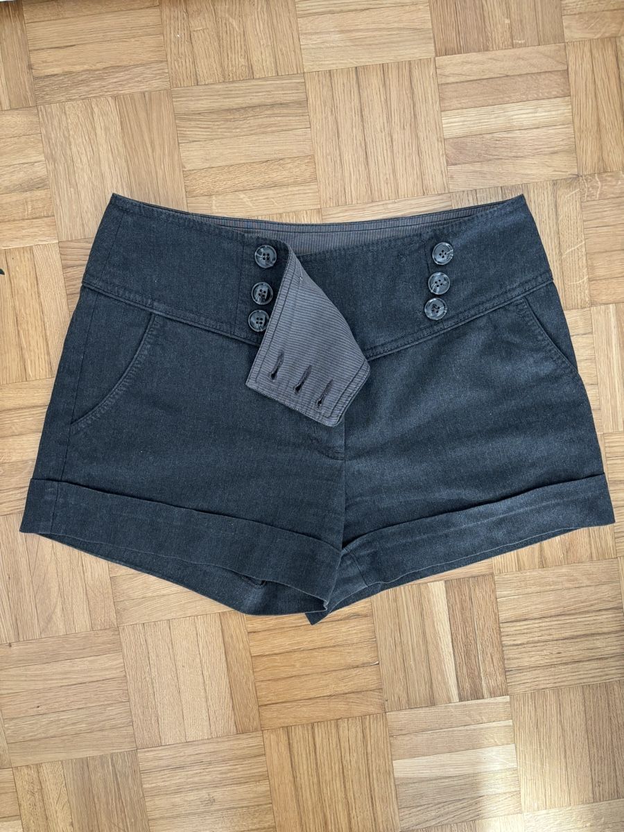 H&M Pantaloni: Elegante Shorts H&M Gr. 36 – Usato da Luzern venduto da aloevira 1