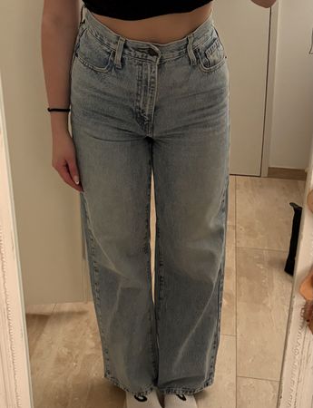 Levis‘s high waist straight leg jeans