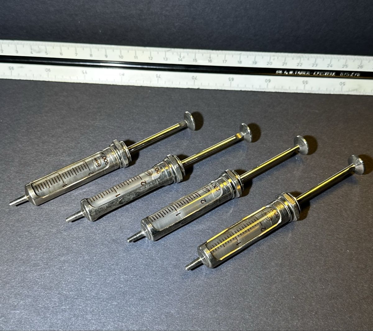 Medizinaltechnik: Vintage Syringes 2ml Swiss Made – Gebraucht aus Zürich von RatsTreasure 1