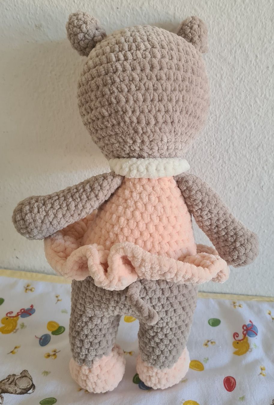 Spielzeuge: Herziges gehäkeltes Nilpferd mit Tutu 33 cm hoch – Gebraucht aus Winterthur von bibummi 2