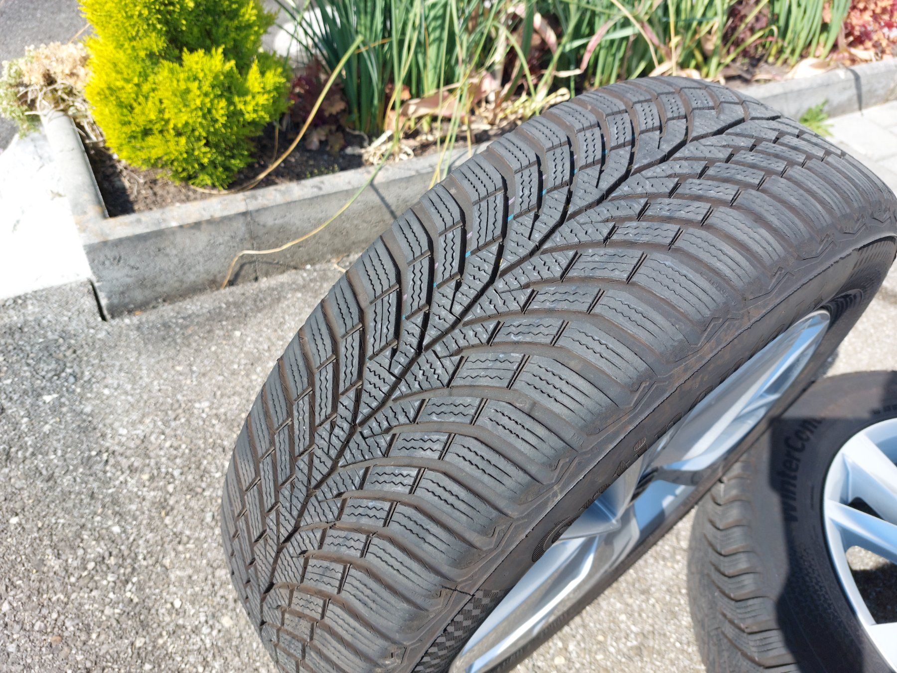 Volkswagen Pneumatici & Ruote complete: 4 roues hiver golf 8 – Usato da Cousset venduto da alpiq64 4