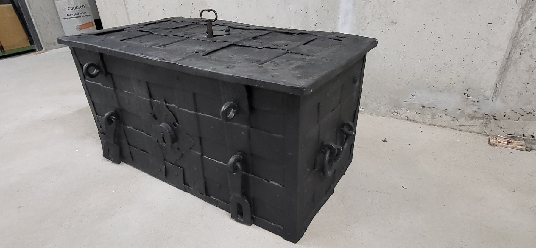 Cassapanche: Soldtruhe um 1650 – Usato da Zürich venduto da timbuktu03