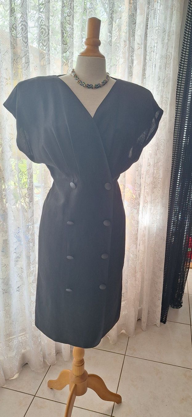 Vestiti: Robe noire Vintage 40 – Usato da St-Triphon venduto da Jldr0 1