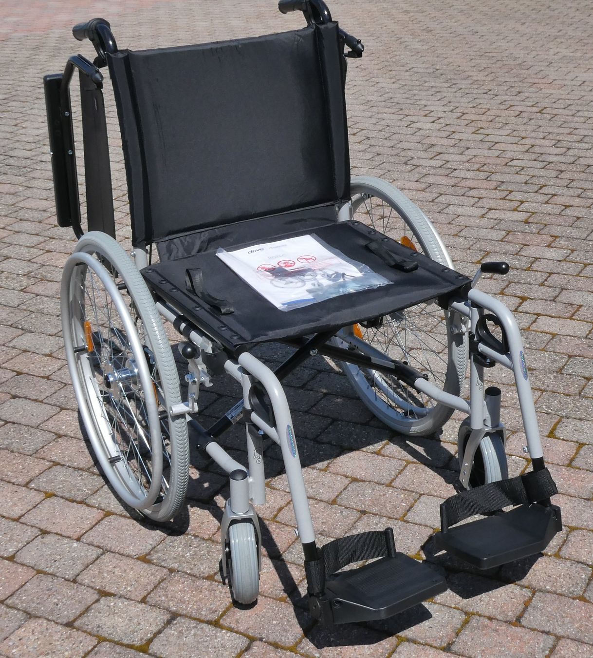 Rollstühle: Neuwertiger Rollstuhl mit Trommelbremse, 50cm Sitzbreite – Gebraucht aus Uetliburg SG von Viewsonicstar 1