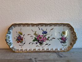 Lot de plats en céramique avec roses