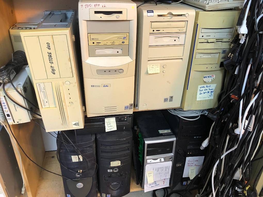 PCs: Diverse alte PCs – Defekt aus Hinterkappelen von atomschnee