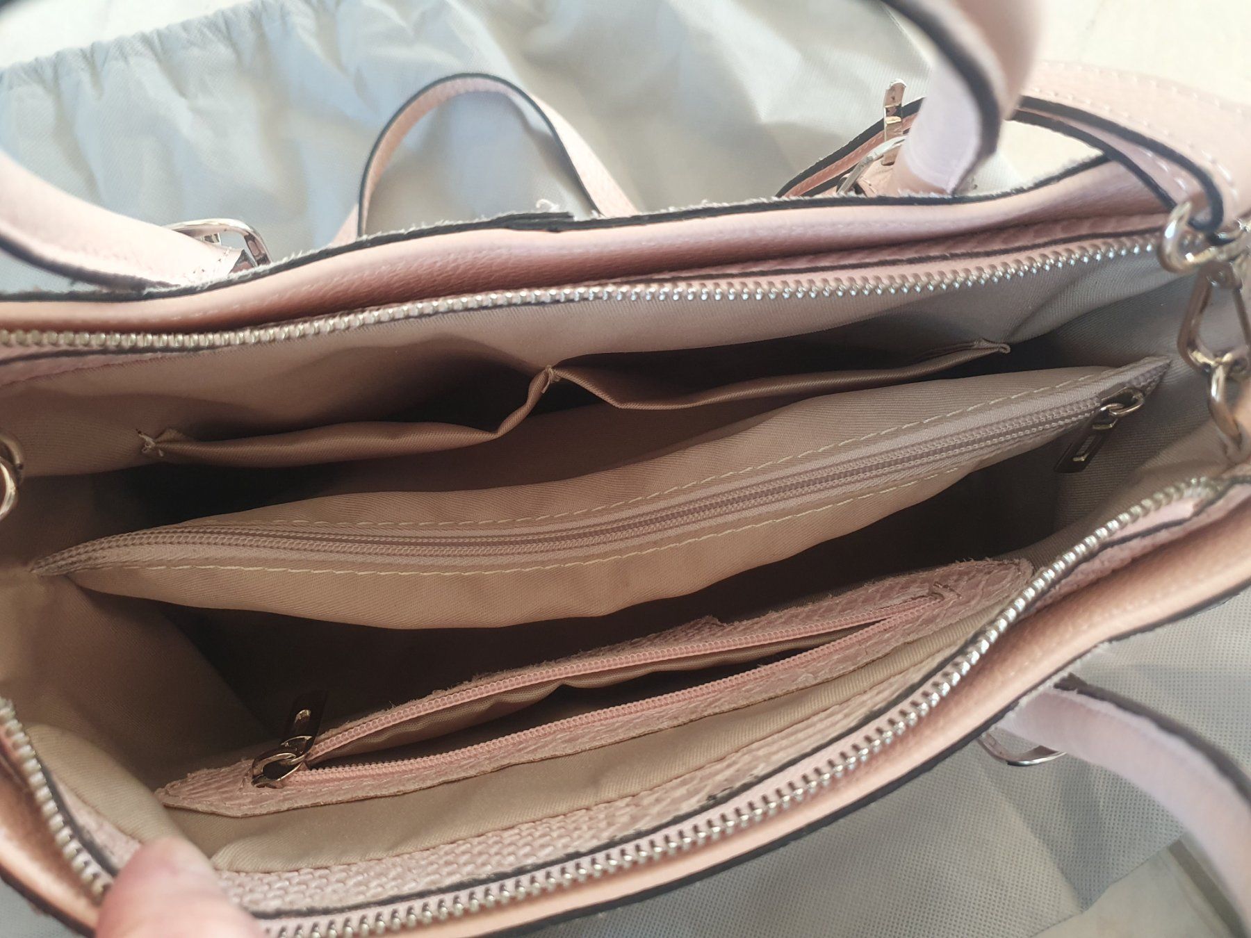 Borse da donna: Handtasche Leder Rosa mit Kroko-Optik – Usato da Möriken AG venduto da Xaendu 4