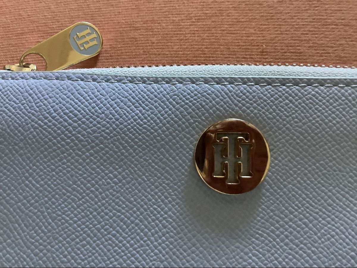 Tommy Hilfiger Portamonete: Tommy Hilfiger Portemonnaie hellblau – Usato da Biel-Benken BL venduto da Lanma 1