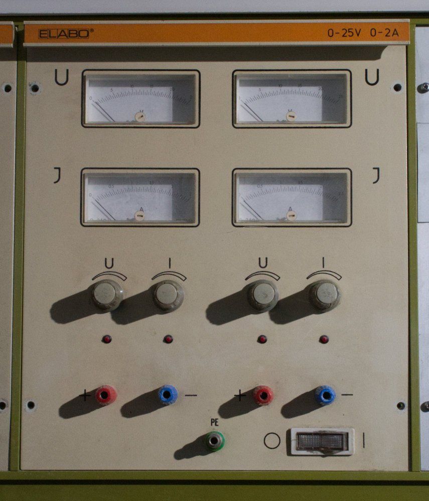 Elettrotecnica: ELABO Elektrolabor Tischaufbau – Usato da Zürich venduto da mac_l2k9 3
