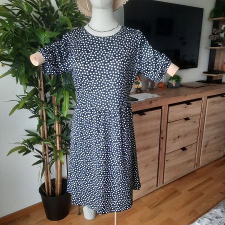 Schickes Sommerkleid mit Punkten Gr. S/36-38/40