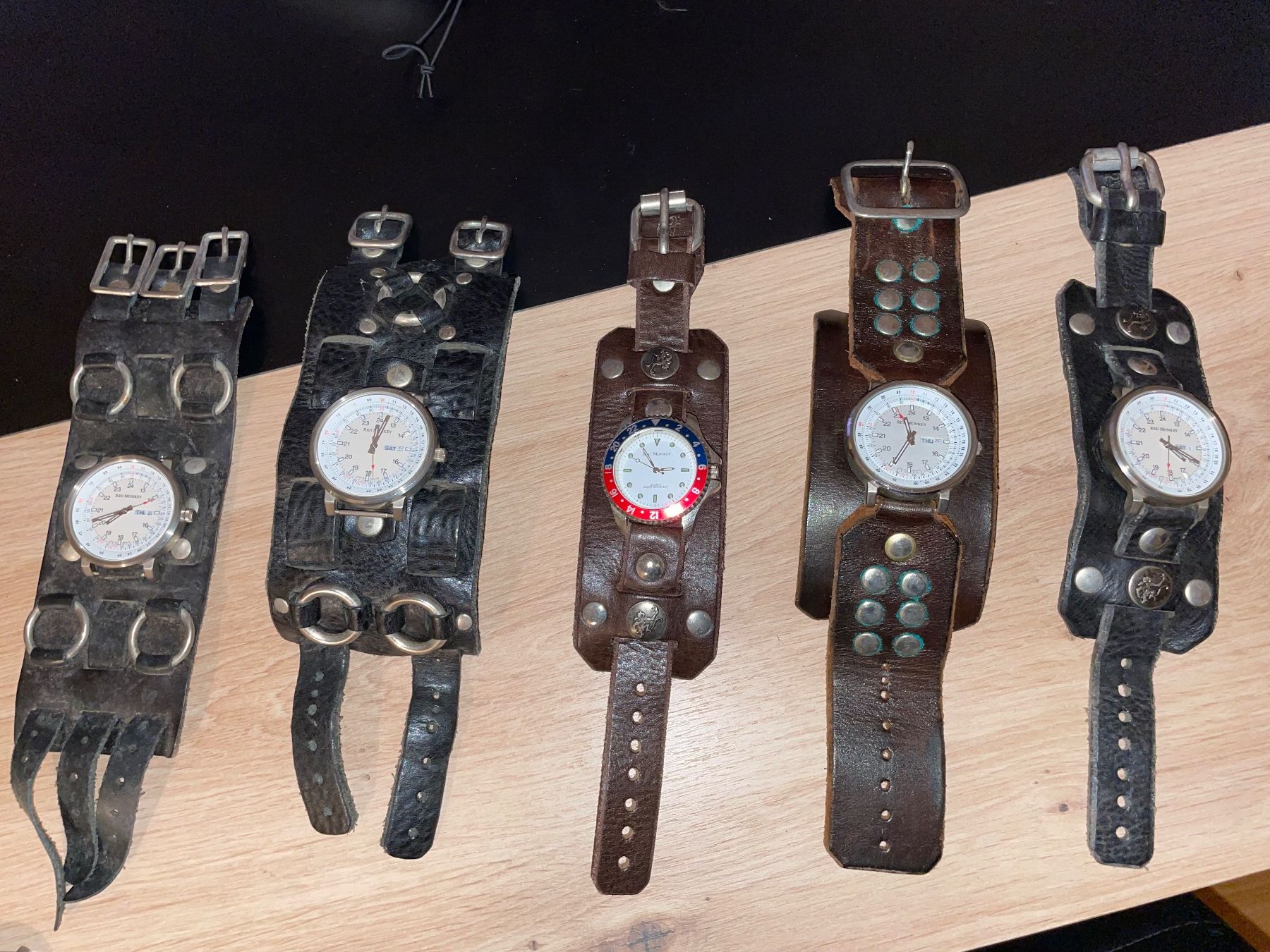 Orologi: Red monkey watches/uhren sammlung – Usato da Reichenburg venduto da Be-nice 1