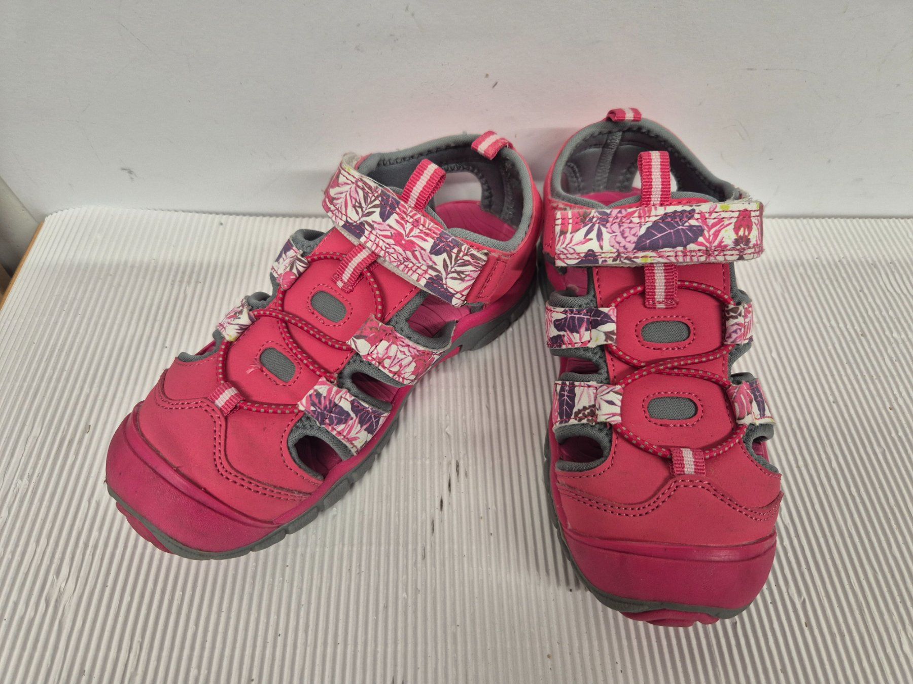 Friboo Scarpe per ragazze: FRIBOO Trekking-Sandale Mädchen pink Grösse 30 – Usato da Sitterdorf venduto da Lenggi7