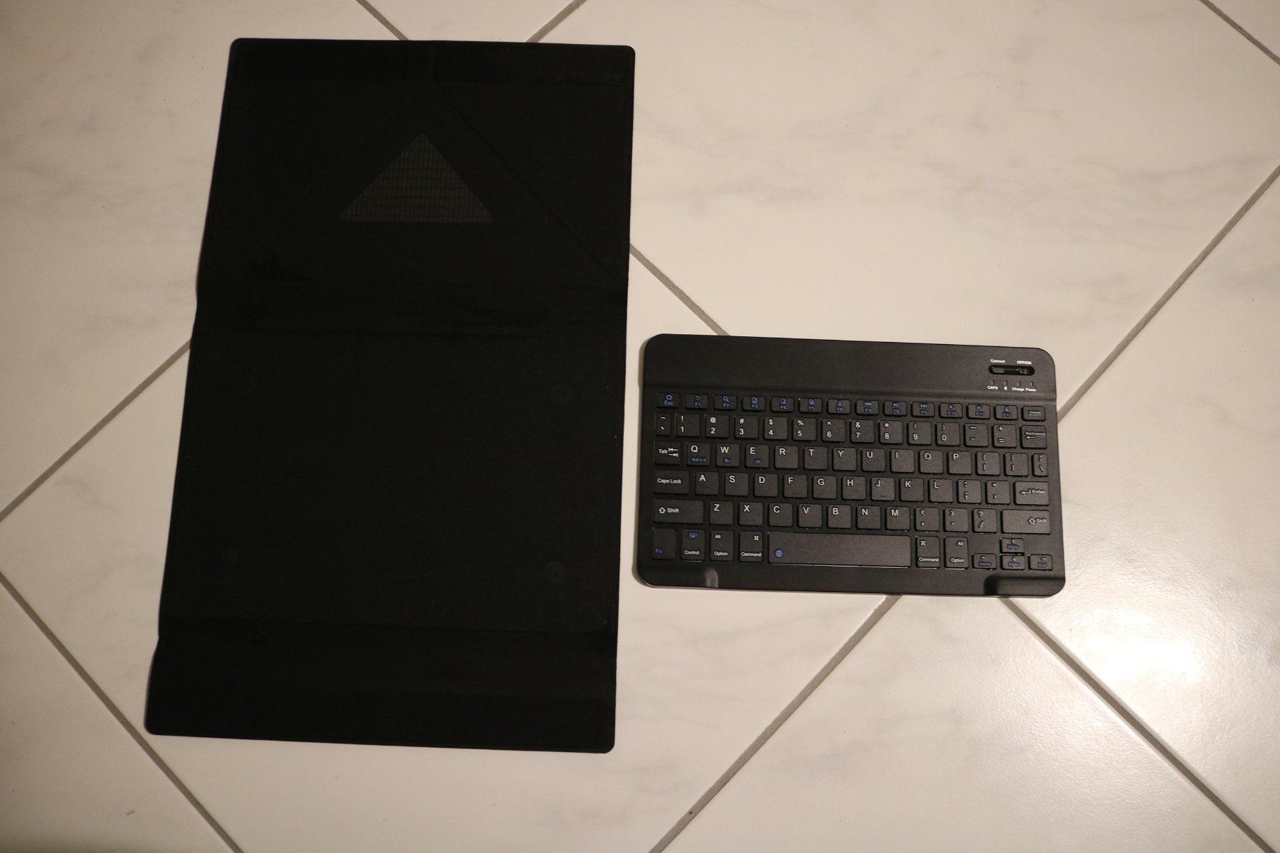 Tastiere: Tastatur Keyboard PC Computer Magnetisch Bluetooth Ipad – Usato da Rickenbach b. Wil venduto da Byby7 2