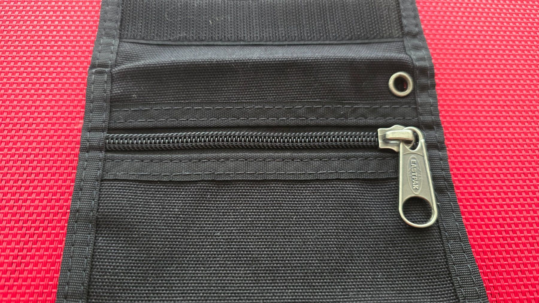 Eastpak Portafogli: Eastpak Crew Single Portemonnaie – Nuovo e nell'imballaggio originale da Wabern venduto da Irakene 9