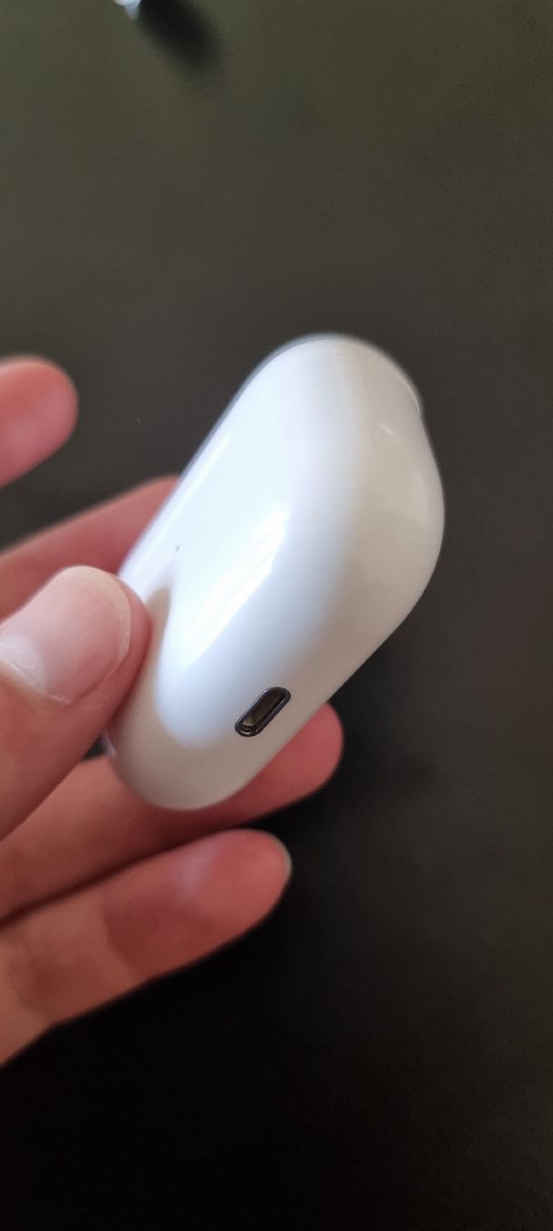 Apple Cuffie: Airpods Case ohne Airpods – Usato da Mellingen venduto da Nowl 3