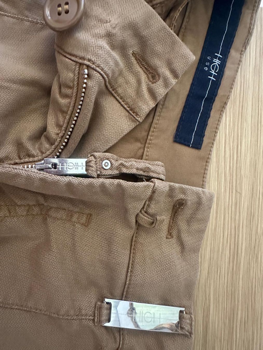 High Pantaloni: Exklusive Hose von HIGH – Usato da Neuhausen venduto da Lechasseur 4