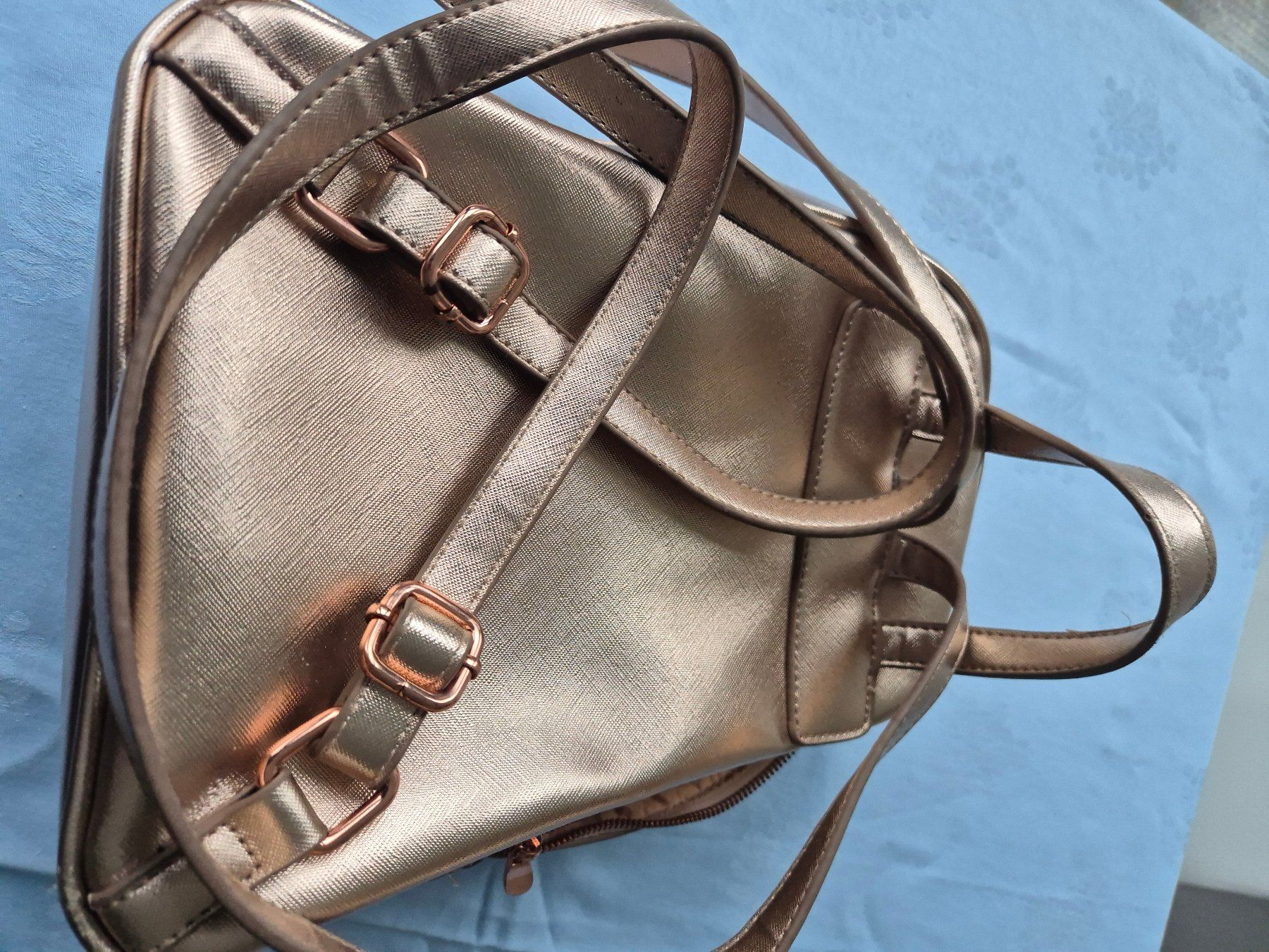 Zaini: Eleganter Stadtrucksack, roségold, COLETTE – Usato da Basel venduto da Dylan1994 1