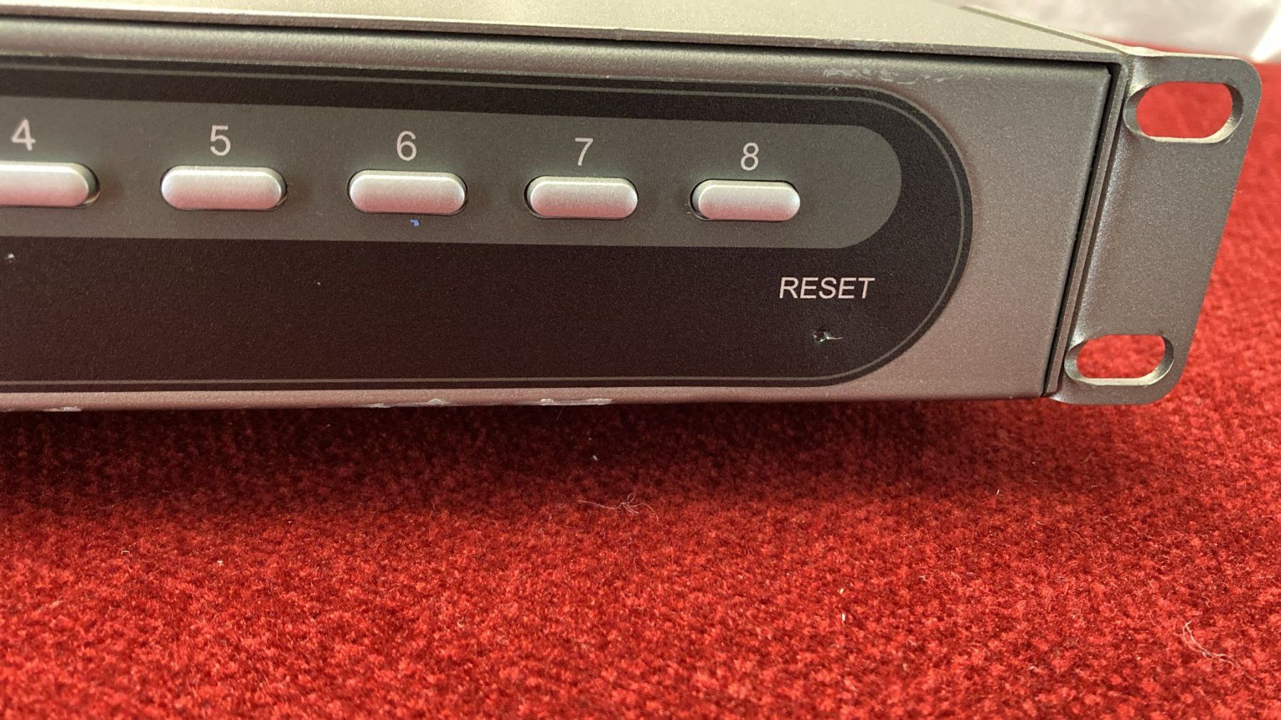 Hubs & Switches: Steuerung LevelOne KVM-0811 8-Port PS/2 KVM Switch – Gebraucht aus Dietikon von Rima57 4