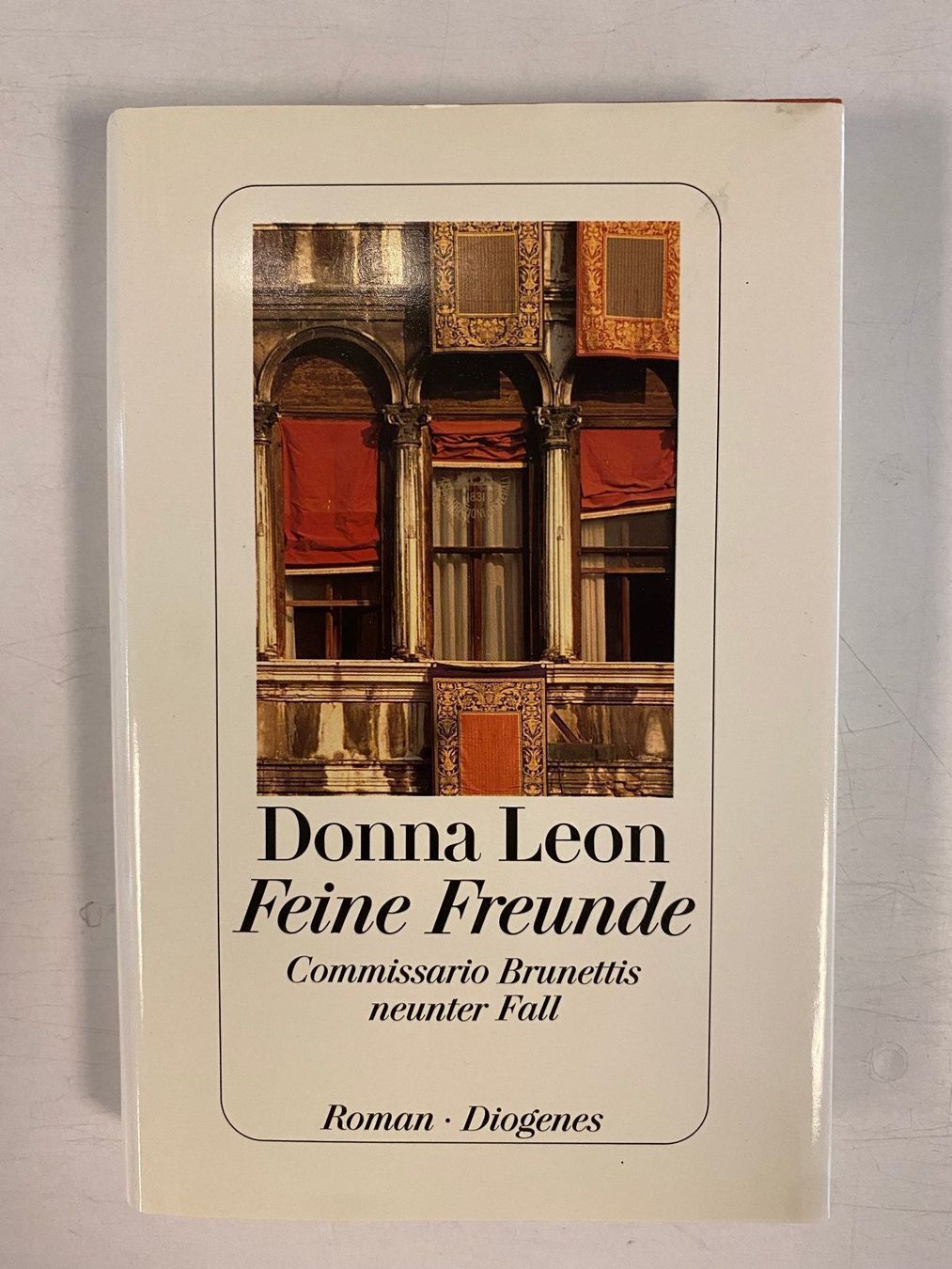 Libri: Donna Leon: Feine Freunde – Usato da Starrkirch-Wil venduto da UB007
