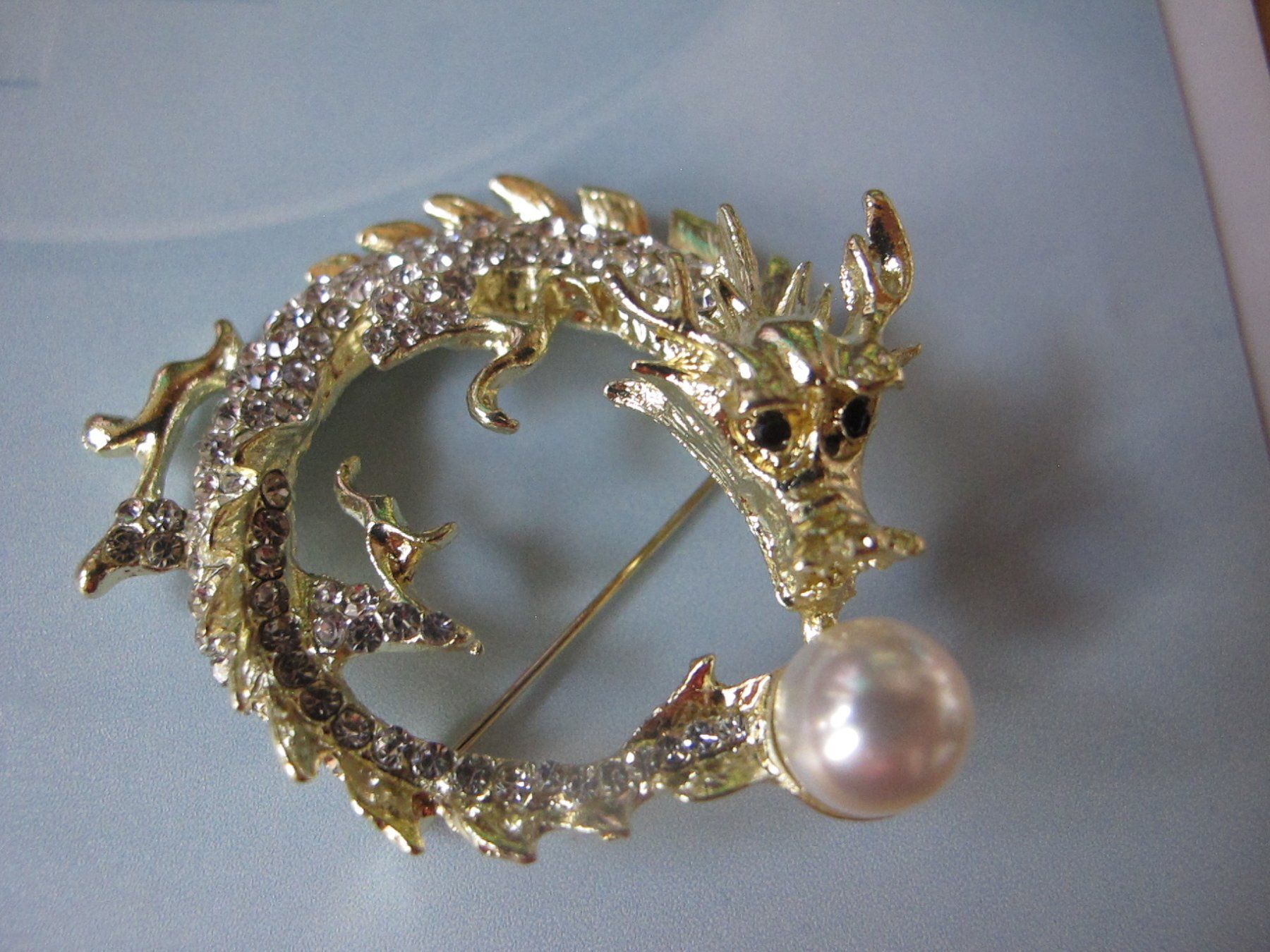 Broschen & Nadeln: Drache Brosche mit Perle, goldfarben, neu – Neu (gemäss Beschreibung) aus Löhningen von Chimae67