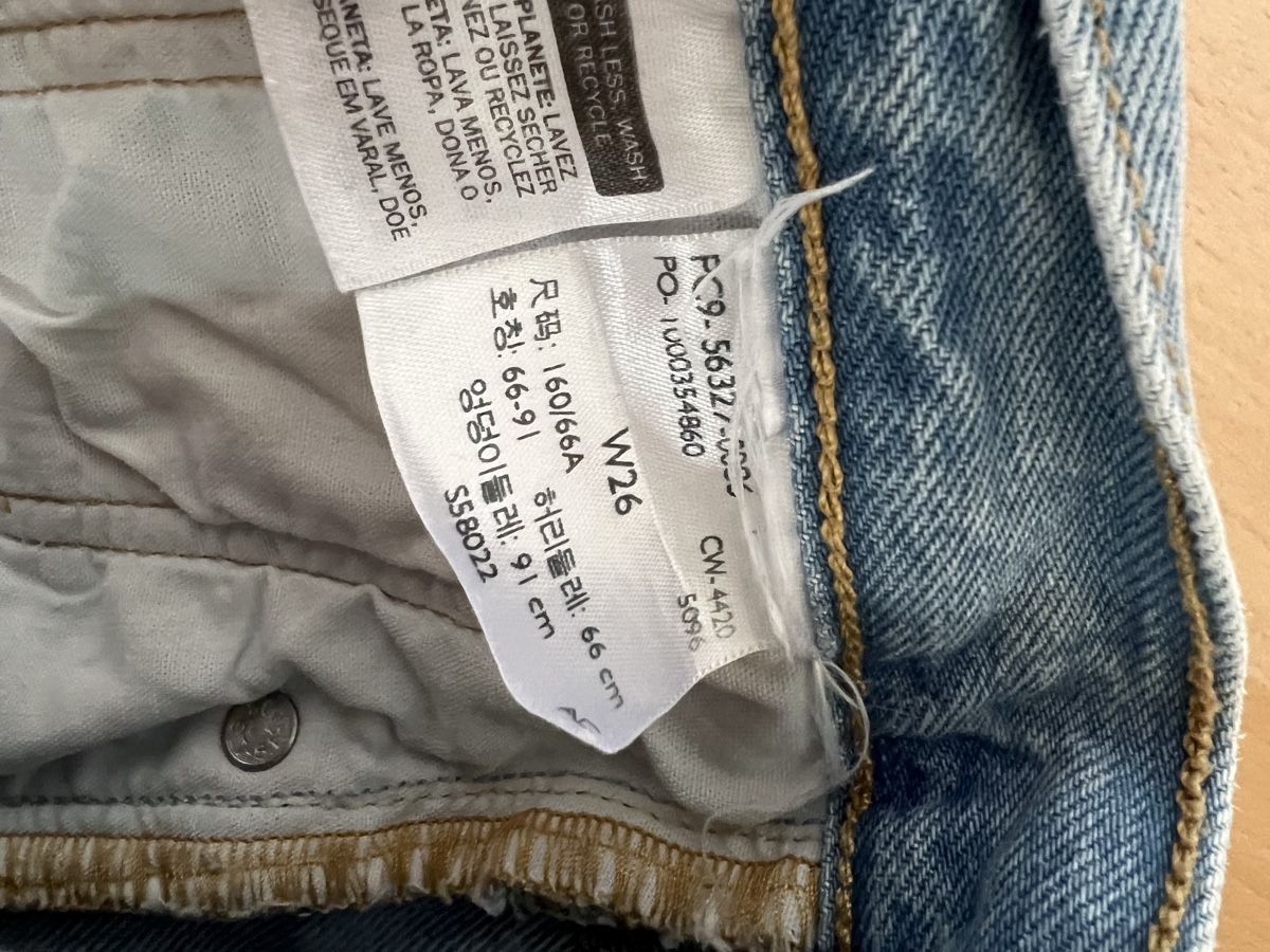 Levi's Jeans: Levi's Jeansshorts Grösse W26 – Usato da Richterswil venduto da and_l726 2