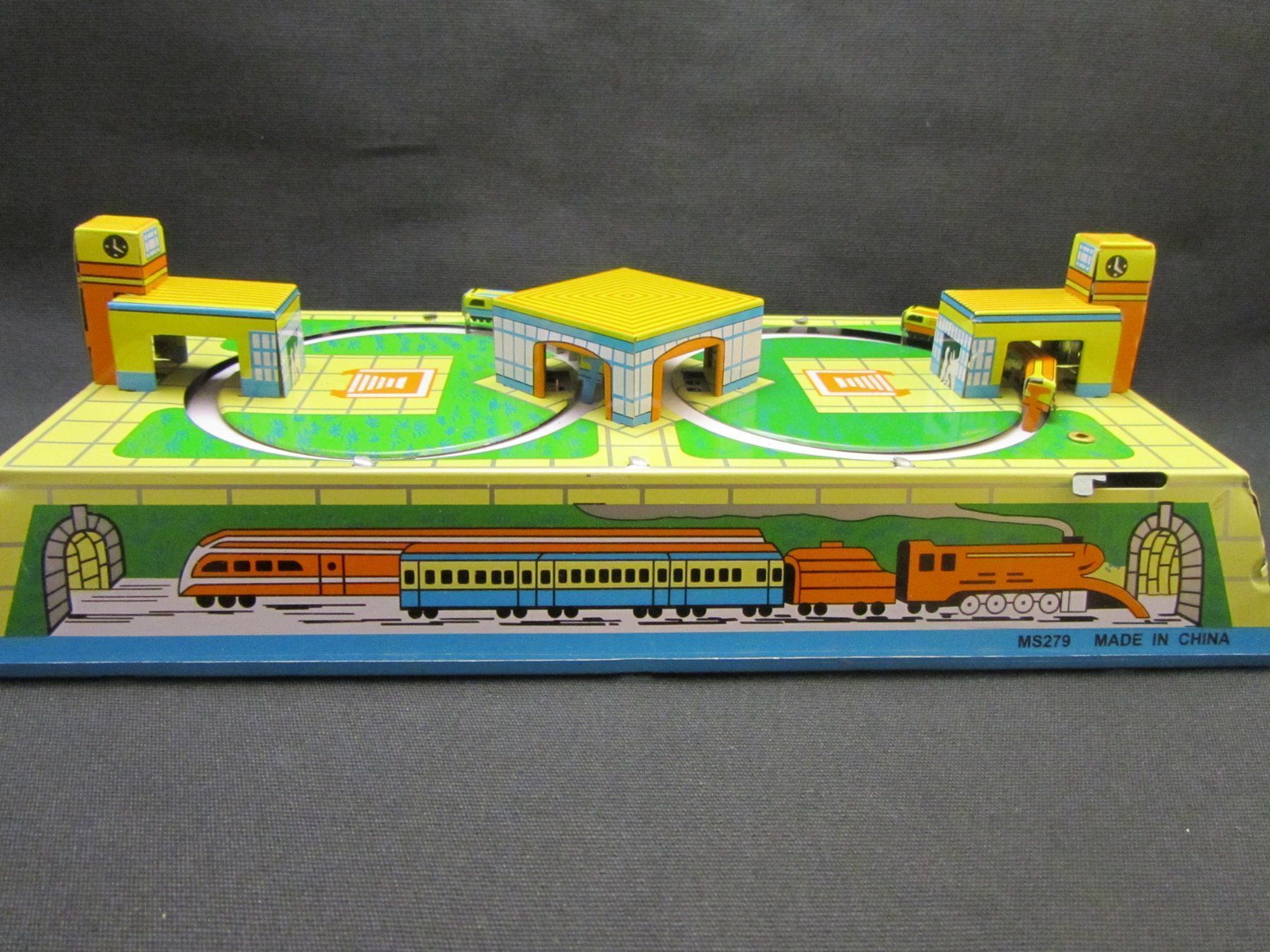 Spielzeuge: Doppelte Eisenbahn – Neu und originalverpackt aus Basel von spinne02 1