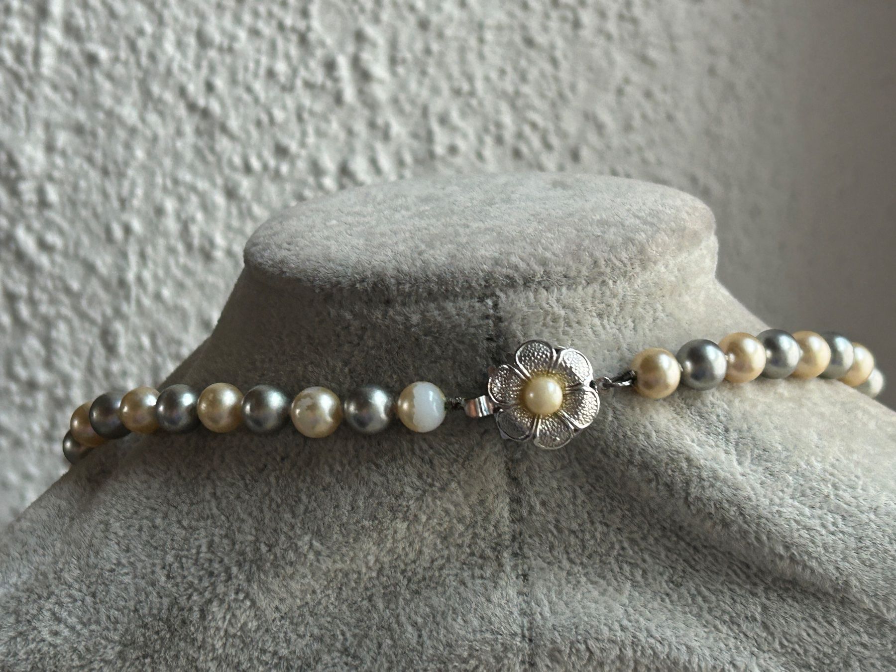 Catenine: Elegante Perlenkette, champagner-grau, Vintage – Usato da Laufen venduto da belleskulptur 2
