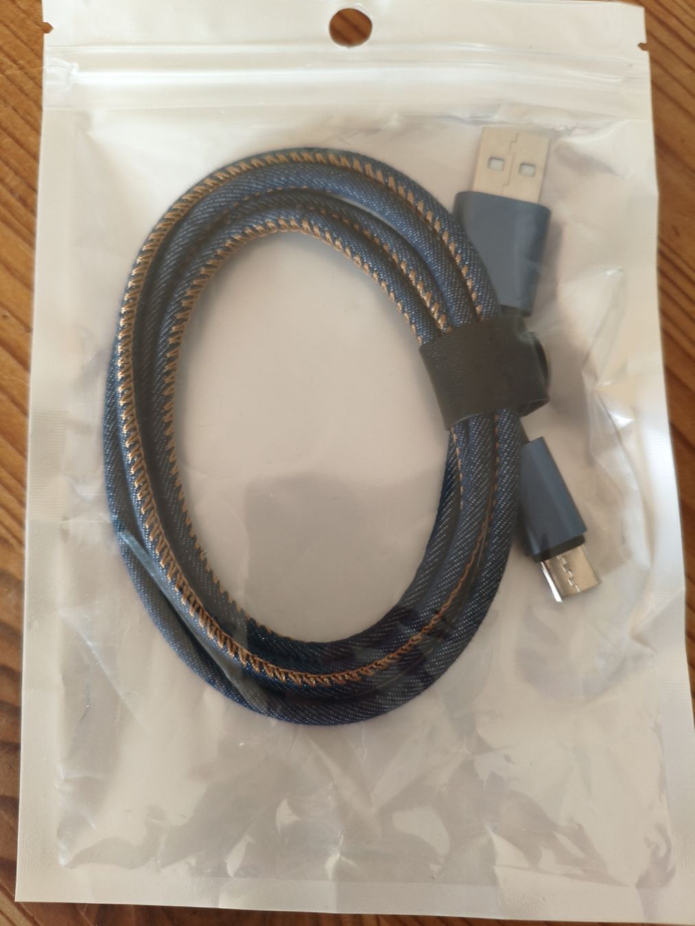 Cavi: USB Cable USB-A to USB-C fabric new – Nuovo e nell'imballaggio originale da Bern venduto da Janick1Spielmann 1
