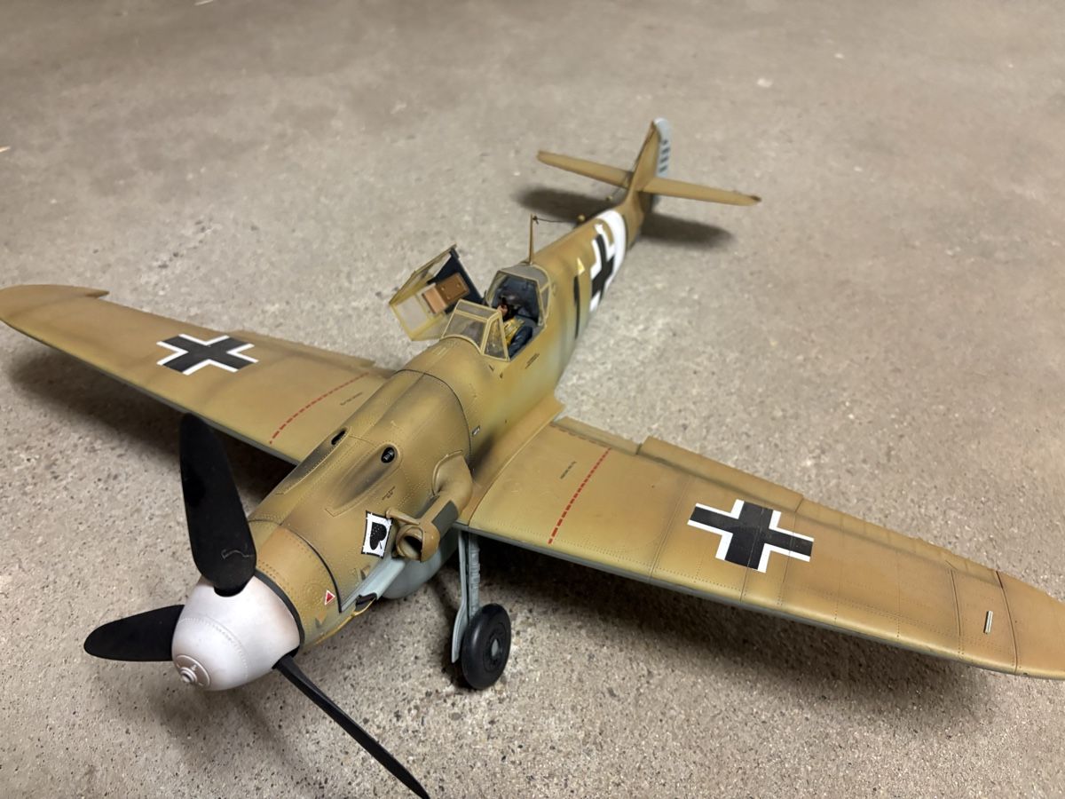 Kit di modellismo & Modellini statici: Elite Force Bf109 G AfrikaKorps 1/18 – Usato da Villarimboud venduto da hampton2012 3