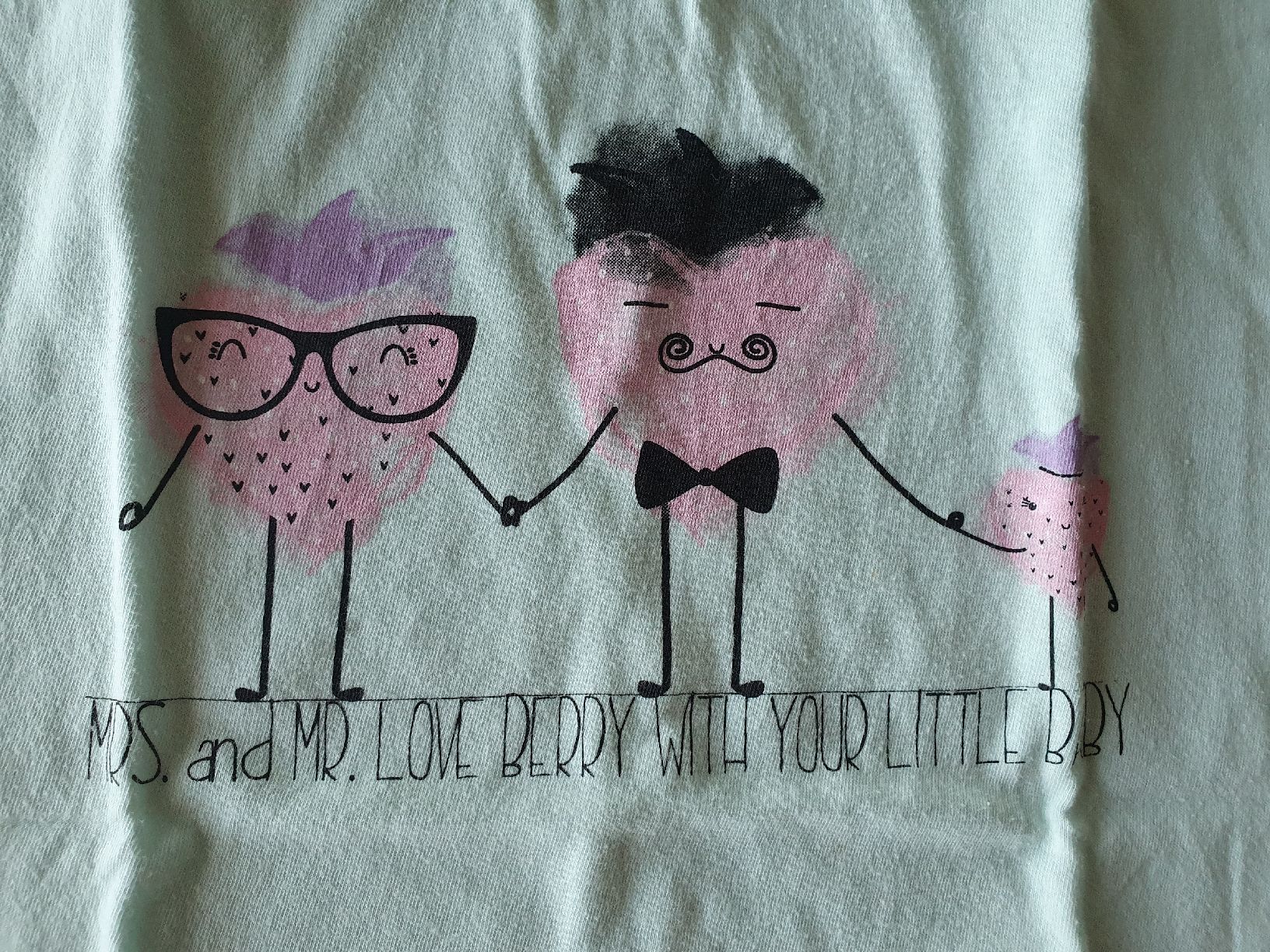 Blusen, T-Shirts & Tops: T-Shirt Erdbeerfamilie hellmint Gr. 122 – Gebraucht aus Villars-sur-Glâne von richardette 1