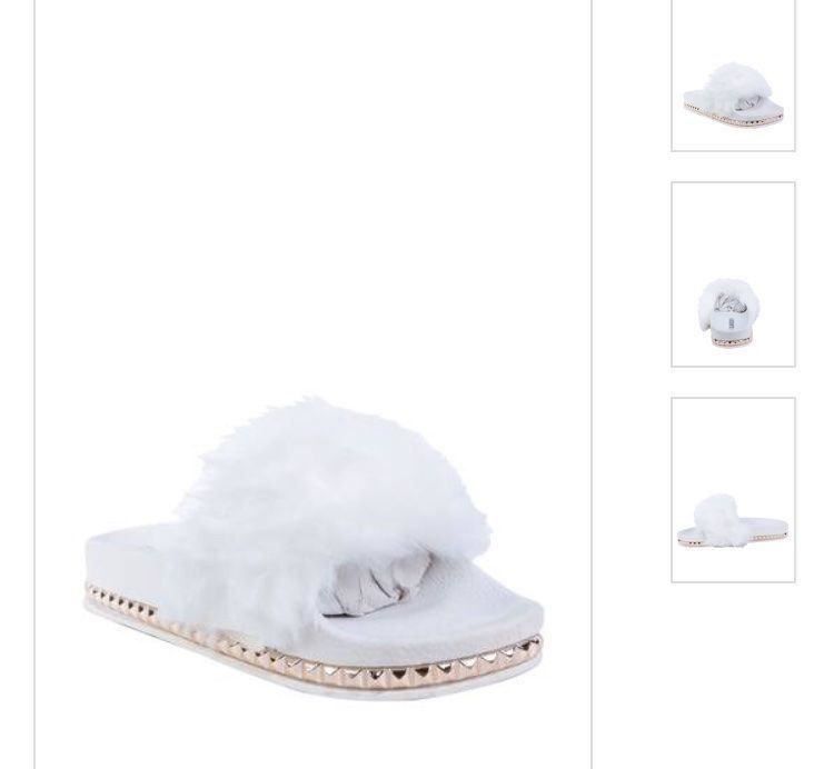 Scarpe da donna: Pantoufles blanche fourrure bordure dore – Nuovo e nell'imballaggio originale da Petit-Lancy venduto da mina222