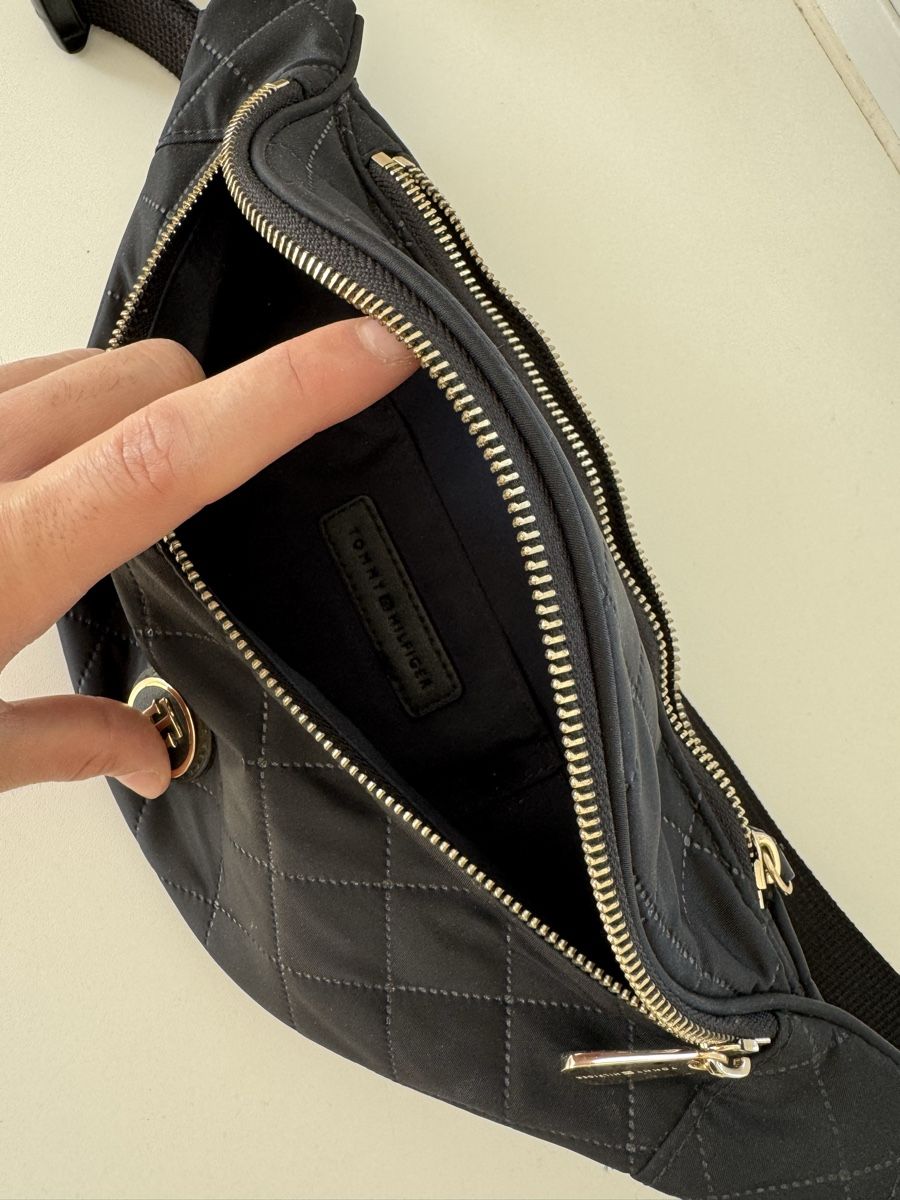 Tommy Hilfiger Taschen: Tommy Hilfiger Bauchtasche Crossover – Gebraucht aus Uzwil von K.Ya 3