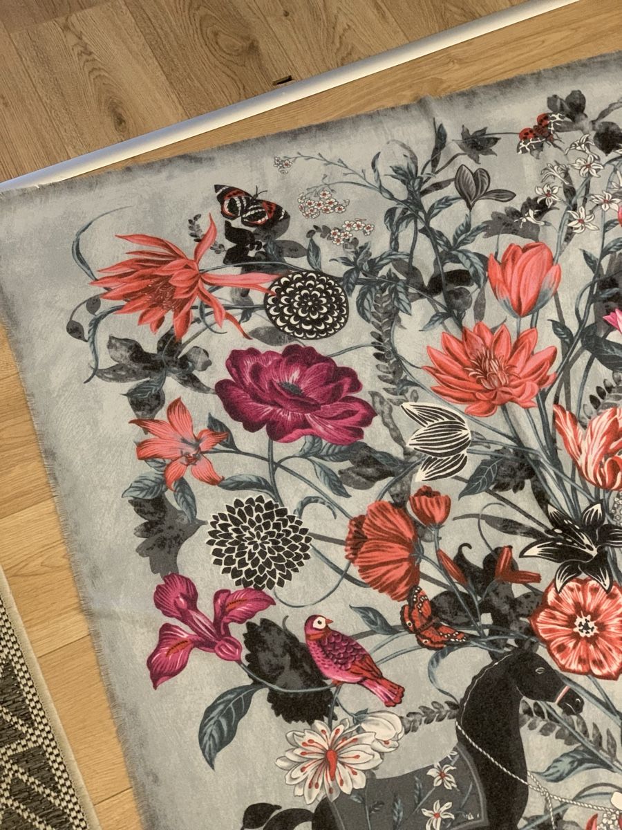 Foulard & Sciarpe: Schal mit Blumen und Pferden 130x130 – Nuovo (secondo la descrizione) da Widen venduto da didy82 8