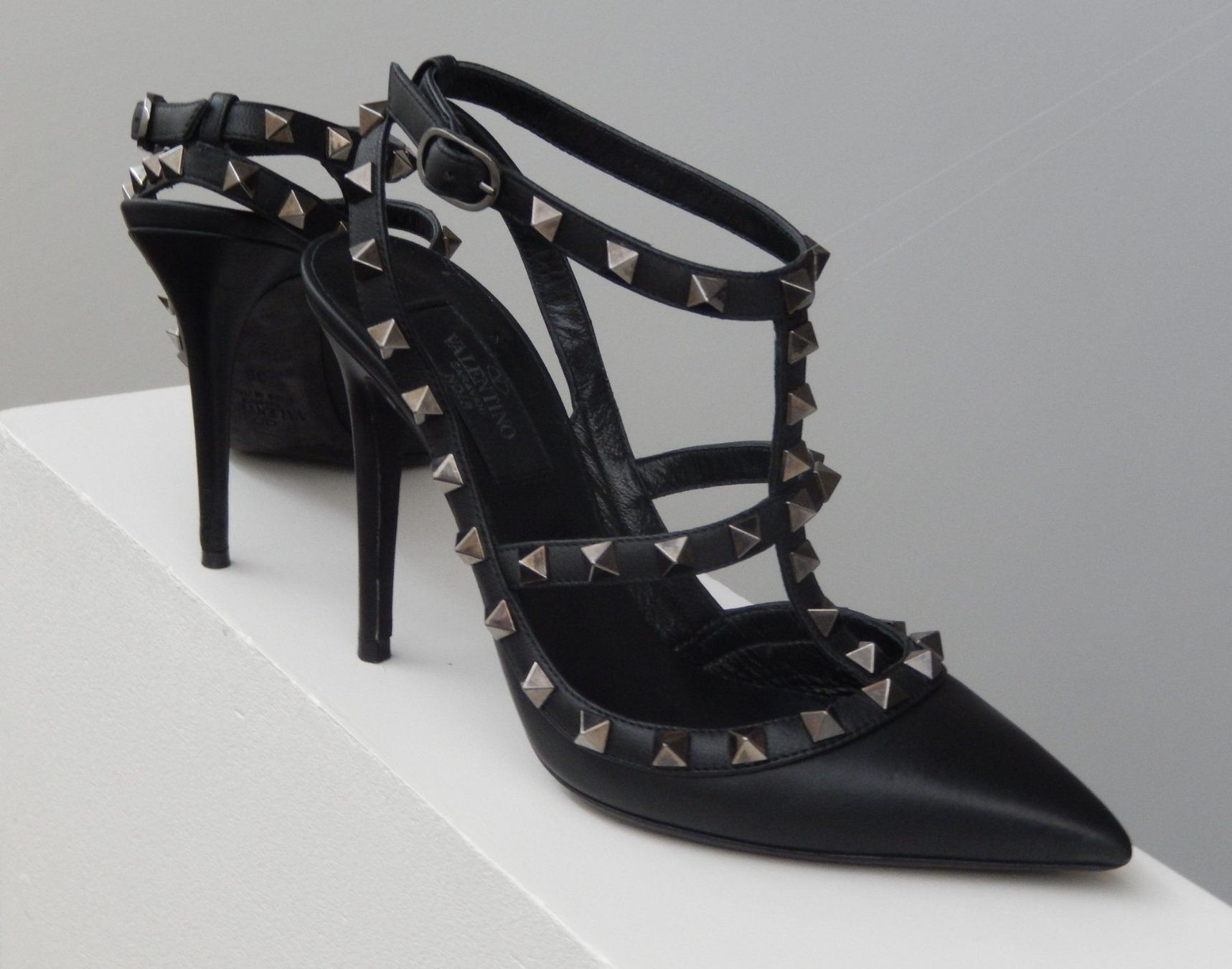 Valentino Scarpe da donna: Orig. VALENTINO NOIR Rockstud Pumps Gr. 36 – Usato da Tuggen venduto da vivira 1