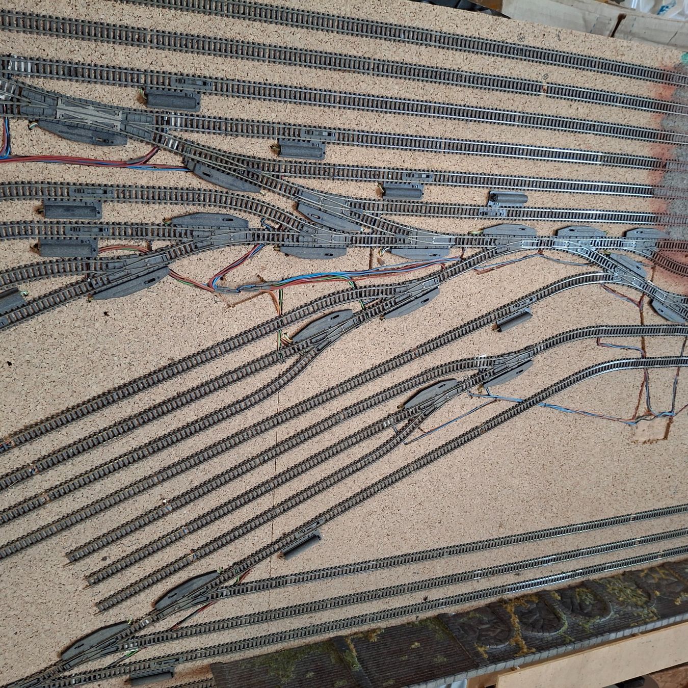 Märklin Modellini di ferrovie: Maquette ferroviaire complexe, voies multiples 80x275 cm – Usato da Erde venduto da VODO460 3