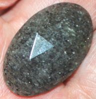 Cabochon L-664 - Facettierter schwarzer Sonnenstein -28x17mm