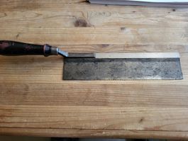Antike Handsäge mit Holzgriff